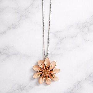 Elegant Floral Pendant Necklace